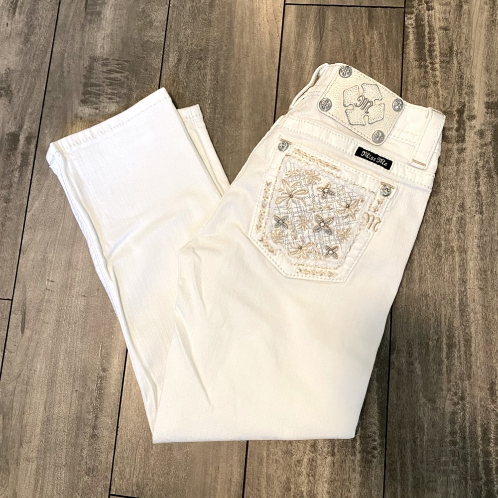 White Miss Me Capris